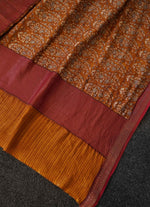 Load image into Gallery viewer, Maroon Paisley Printed Linen Saree