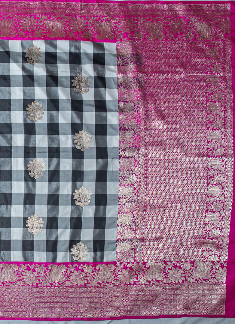 Exclusive Chequered Banarasi silk saree in Kadwa Weave