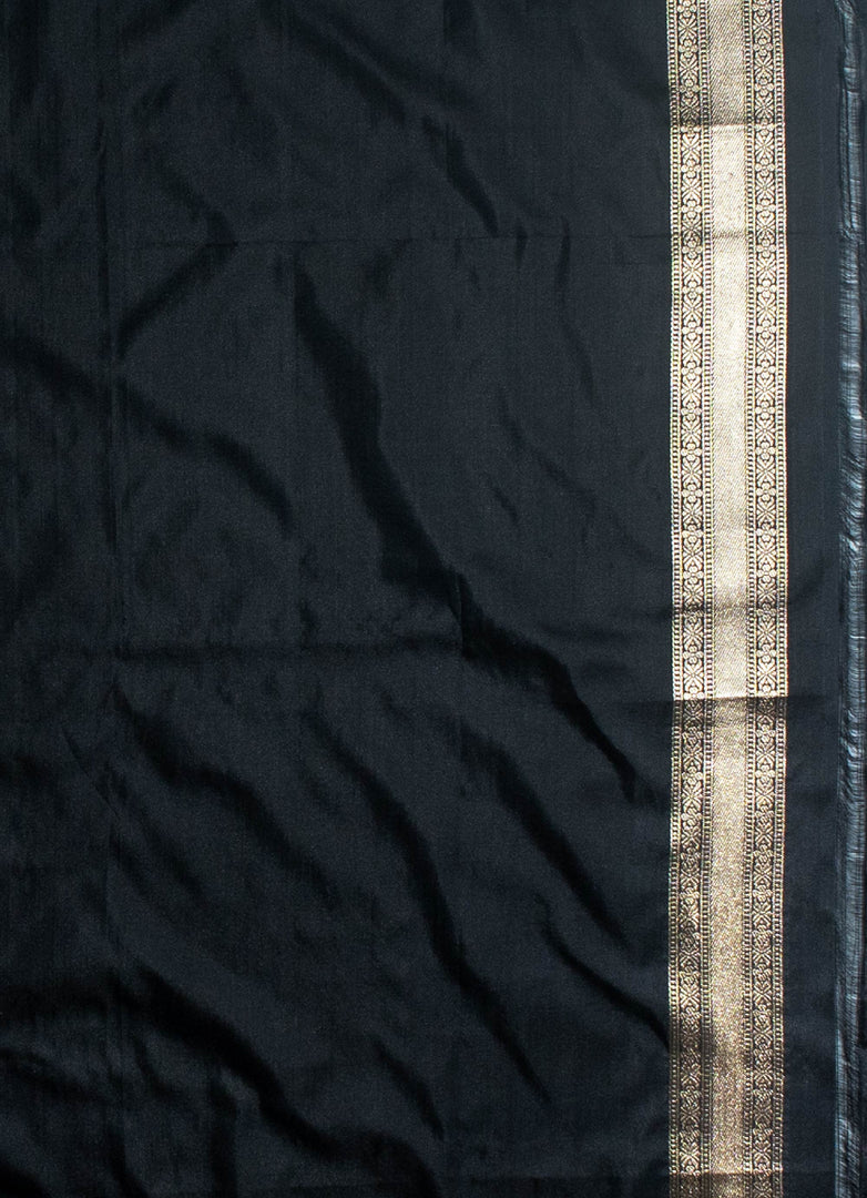 Chequered Banarasi silk saree in Kadwa Weave