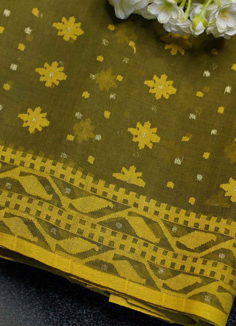 Dhakaia jamdani saree