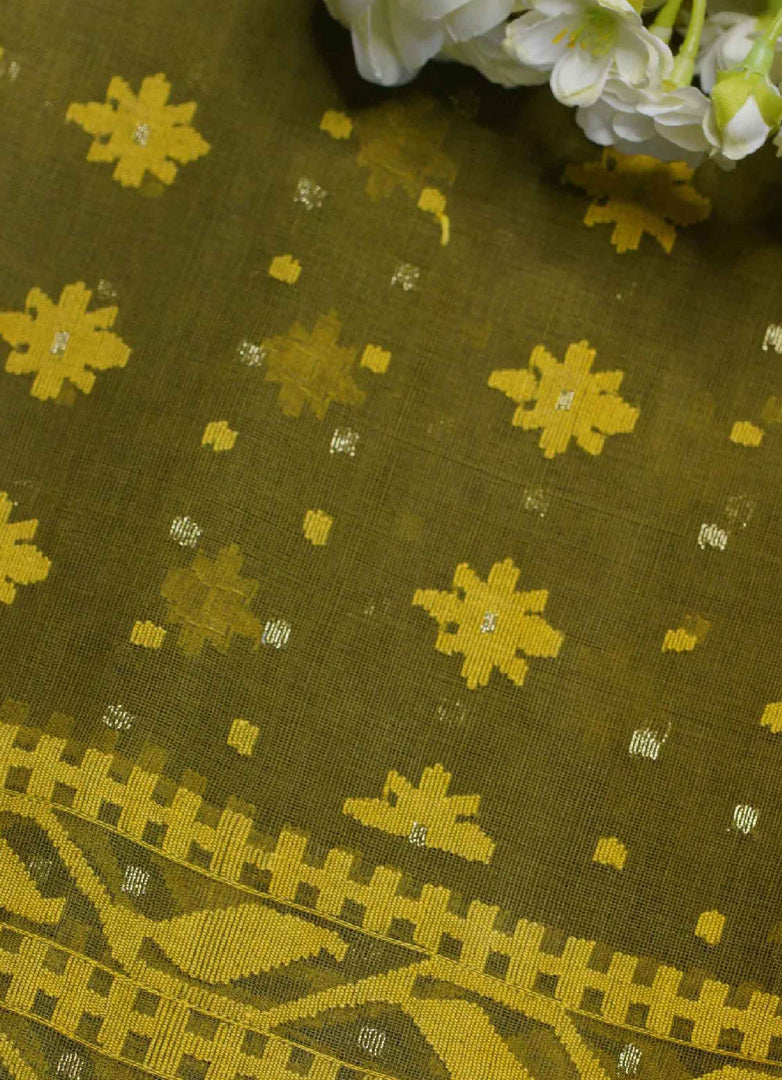 Dhakaia jamdani saree